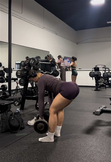 bringing back the dumbbell rdls in new @Oner Active code ‘BRIANA’ blackberry purple drop is live 💜 lifting straps @UPPPER Gear code ‘Briana’ #rdls #gluteworkout #glutesandhamstrings #oneractive