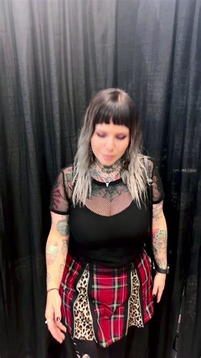 💀💀💀*goes to Oddities & Curiosities Expo once*Find the best weird stuff at Oddities & Curiosities Expo — featuring @bonezbydezign 🦴🔮 Visit OdditiesAndCuriositiesExpo.com for more info about our upcoming events! #odditiesandcuriositiesexpo #creepitreal #weirdandwonderful | Oddities & Curiosities Expo