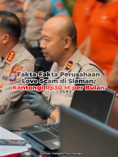 FAKTA-FAKTA PERUSAHAAN LOVE SCAM DI SLEMAN, KANTONGI RP30 M PER BULAN PT Altair Trans Service (Altair TS) yang kantornya di Jalan Gito Gati, Sleman, Daerah Istimewa Yogyakarta (DIY) digerebek polisi awal pekan lalu ternyata menjadi bagian dari mata rantai industri penipuan digital lintas negara bermodus love scamming. Perusahaan ini diduga menggerakkan ratusan pekerja lokal untuk menjalankan praktik penipuan daring melalui aplikasi kencan, dengan perputaran uang mencapai Rp30 miliar sumber Ig : 