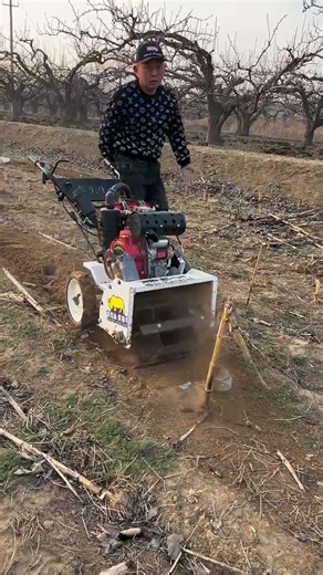 Diesel four-wheel drive with electric start, easy to operate for the elderly and women.