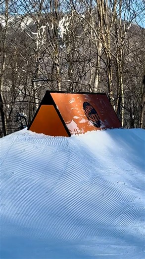Sundaze In The Park ☀️🏂☀️ on Instagram: "Springboard Preview @loonparksnh 🎉 This New Park Is Absolutely Firing Off 🚀 12 Features & 3 Perfectly Crafted Jumps 🤘 Dropping In To A Snow Stall, Dance Floor, Down Flat Bar, Flat Box, Down Rail, Flat To Down Waterfall Box, Double Barrel Down Rail, Small Jump, Flat Up Flat Tube Rail, Medium Jump, Flat Tube To Down Tube, Large Jump, Up Flat Down Tube, Cannon, Large Wall 💥 S/O To @loonparksnh For Putting In Work 🤝 #parkpreview #parkreport #snowboard #