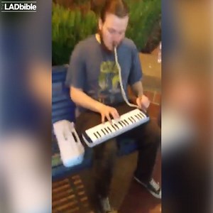 'We asked a busker to play Darude - Sandstorm' 😂 | LADbible