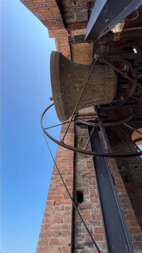 Ringing of the city's largest bell at midday
