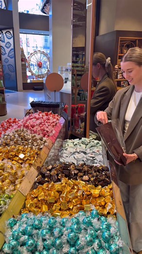 Discover chocolate heaven at our London Piccadilly Flagship Store – home to the BIGGEST Lindt Pick & Mix bay in the UK. 🍫📍 Not in London? Don’t worry – you can build your dream Pick & Mix in all Lindt stores nationwide. #LindtPickAndMix #LindtChocolate #LindtPiccadilly | Lindt