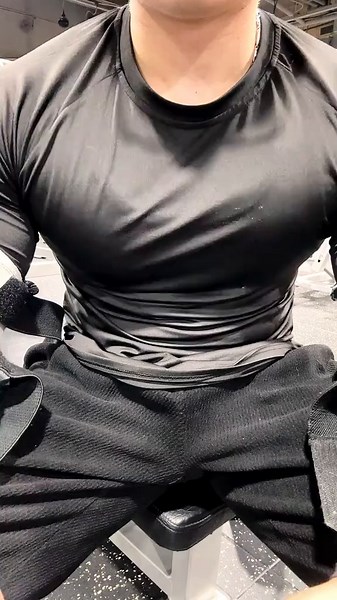 Muscle Breast 大念念: Asian Hunk Showcase