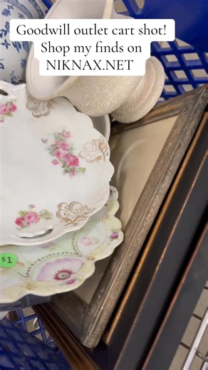 Here’s a glimpse at what I picked up at the Goodwill Outlet today. You can shop my finds daily on Niknax.net #niknaxmarketplace #vintage #thrift | Lucky Duck Finds