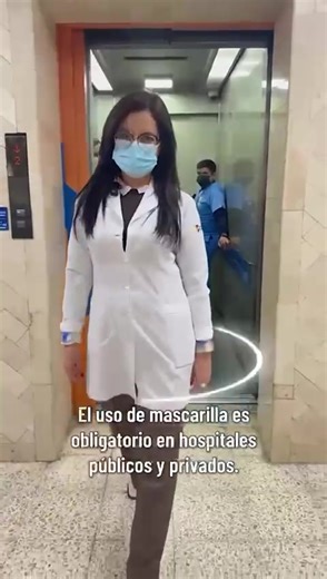 **En el entorno hospitalario, la combinación de medidas de prevención y control de infecciones es determinante para reducir #IAAS. La vacunación del personal sanitario y de los pacientes, según esquemas vigentes, constituye una barrera primaria que disminuye la susceptibilidad individual y protege a poblaciones de alto riesgo. La higiene de manos es la intervención más efectiva para interrumpir la cadena de transmisión dentro de los establecimientos de salud. 🫶🏻Debe realizarse mediante lavado