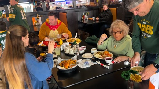 Double D's Sports Pub and Eatery opens doors on Thanksgiving