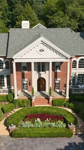 Paul Finebaum is moving back to the state of Alabama in style. Finebaum bought a 12,165-square-foot estate that sits on 2.3 acres in Mountain Brook with a price tag of $5.162 million. “While Paul is shifting his primary residence back to Birmingham, ‘The Paul Finebaum Show’ will continue to originate from Charlotte,” an ESPN spokesman told AL.com. ✍🏽: Mark Heim/Al.com #realestate #paulfinebaum #secnetwork #mountainbrook #alabamahomes | al.com