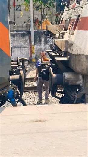Accident happened while coupling train at Barauni junction 😭😭😱 #train #foryou #railvlogger #shorts
