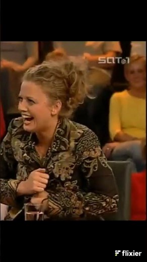 Barbara Schöneberger Genial Daneben - KAHNSTELLUNG - When boobs explode! Da platzt die Bluse!