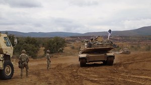 Esercitazioni a fuoco con carri armati USA e NATO