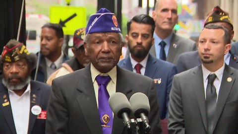 Chicago street signs honor Purple Heart veterans — WGN Midday News