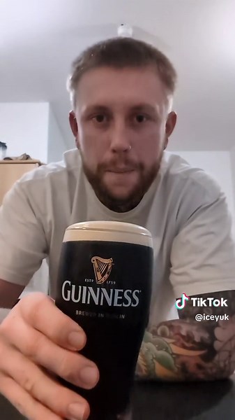 Proper Technique for Pouring a Can of Guinness | Tips for Splitting the G