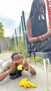 Injection de bananes 🍌 Banana injections | Jojo le Comédien