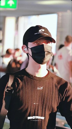 Sunoo's Stunning Amber Eyes - ENHYPEN