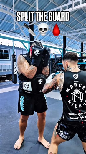 Sean Fagan | Muay Thai Guy on Instagram: "Splitting the guard to land elbows 🔪 Coach @sammy.cass showing @marcelniebur one of his favourites, the push & pull principle - open the shell without strength, just smart mechanics. How do you set up your elbows? 👀 @coach_marcelniebur 📍 @pchai_muaythai #muaythai #muaythaitechnique #elbows #muaythaicoach #muaythaitraining"