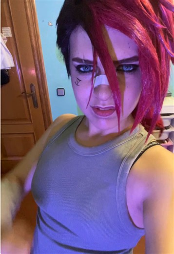 Cosplaying Vi from Arcane: Tips and Inspiration