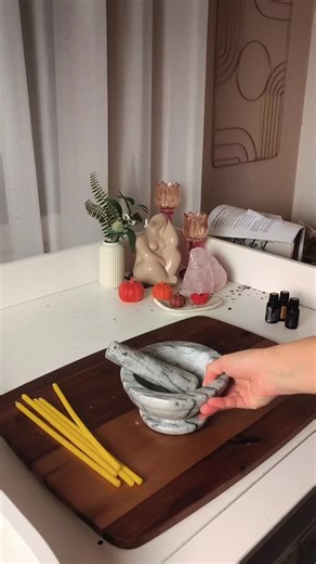 Lass uns eine Ritualkerze zusammen machen 🖤 #hexe #spiritualität #hexenshop #energiearbeit #ritualkerzen