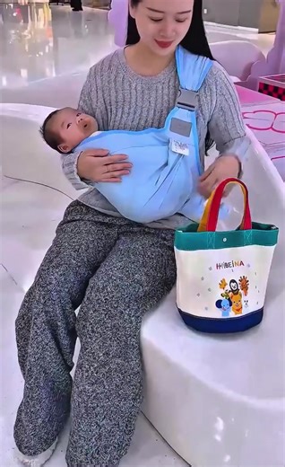 👶💖 Beba mtoto wako kwa urahisi na upendo! Baby Carrier yetu imetengenezwa kwa ubora, faraja na usalama wa mtoto wako 🍼. 🌟 Rahisi kuvaa, nyepesi kubeba, na inamfanya mtoto awe karibu nawe muda wote. Perfect kwa matembezi, safari na hata nyumbani! 📍 Pata yako sasa Jmbabayshop 📞 255 756 020 621 #Jmbabayshop #BabyCarrier #MamaNaMtoto #MtotoSalama #WatotoWaFuraha #MamaSmart #NewMomLife #TanzaniaMoms #BabyCare #WatotoWetu #FurahaYaMama #MamaWaKisasa #ParentingTips #BabyLove #MtotoWangu #Chard