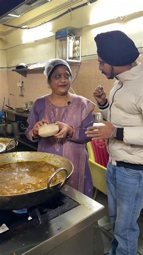 🍽️ Ranchi Food Lovers – Ek Naya Jharkhandi Experience! 🌿 Location : Sai Arcade , Ashok Nagar , Ranchi Timing : 11 AM to 11 PM 📍 Ashok Nagar, Ranchi me khul gaya hai ek naya restaurant Rogan House 👉 Khaas Highlights: 🍃 Sakhua ke patte par serve hota hai pure Jharkhandi style khana 👩‍🍳 Aunty ke haathon se bana ghar jaisa swaad 🧼 100% hygiene aur badiya table setup 👨‍👩‍👧‍👦 Family ke saath baith kar sukoon se khane ke liye perfect place 🔥 Tel–masale se lekar shuddh khassi tak quality ka