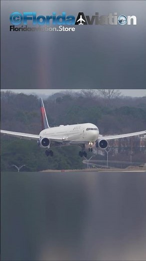 Boeing 767-432(ER) Cockpit Close-Up Landing at Atlanta ATL International Airport Heavy Aircraft