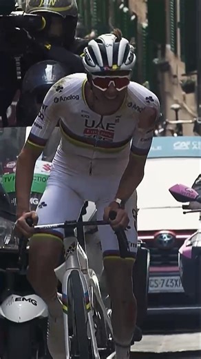 The Spring Classics are finally here 🤩🪨 Which riders will make history in the next two months of epic one-day racing? 🚴‍♀️ | TNT Sports