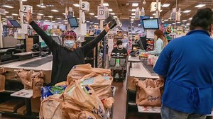 Tyler Perry pays for seniors’ groceries in Atlanta and New Orleans