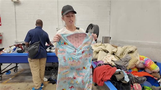 #thrifting #ebayreseller #sidehustle Join me as I thrift at the Goodwill Bins & local stores hunting hidden treasures to resell on eBay! Thrifting tips, reselling hacks & epic flips every week! @AmberResells video about Birks here!! https://www.youtube.com/watch?v=R4Ws4TxPqY0 Follow Cathy! - @GingerMarvin Follow me on Instagram for behind-the-scenes tips: https://www.instagram.com/hustleathomemom (@hustleathomemom) Follow me on TikTok: https://www.tiktok.com/@hustleathomemom Follow me on Faceboo