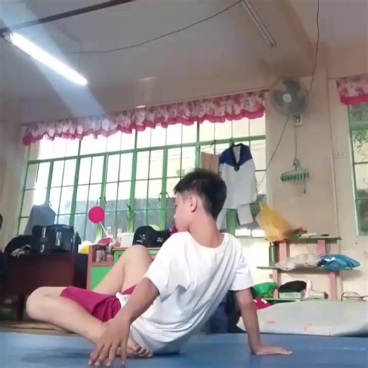 Master the Death Drop in Vogue Dance