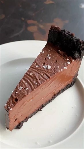 🚨NEW MENU DROP🚨 MISSISSIPPI MUD QUEEN 👑 Fudge cake base with Crémeux made with premium Callebaut chocolate finished with flaky sea-salt 👌💯 | Famous O's Pizza