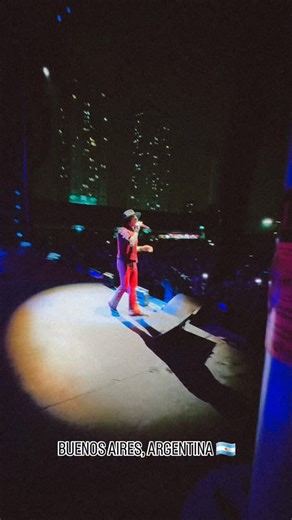 Bunbury Universo on Instagram: ". Una más y no jodemos más!! ❤️‍🔥👋 Buenos Aires, Argentina 🇦🇷 27.09.2025 #HuracánAmbulanteTour2025 🌪 #EnriqueBunbury #Bunbury #ServidorDeNadie #BunburyUniverso #BunburyPersonal #BunburyOficial"