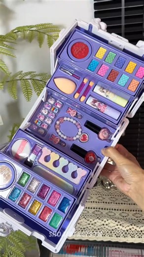 new makeup box which can make your friend jealous 😤🔥😍 #cutemakeup #makeupbox