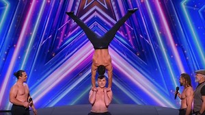 David Walliams stuns audience with pole dance performance