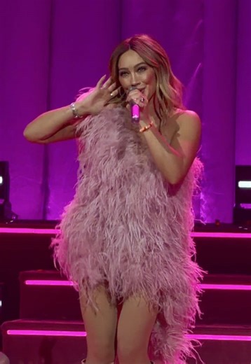 “mature” @hilaryduff, small rooms, big nerves tour | los angeles, ca | jan 29, 2026 #hilaryduff #hilarydufftour #losangeles #concert #mature (filmed by me)