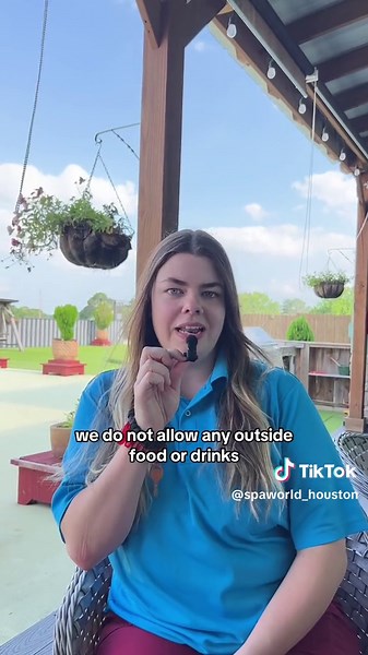 If you’re thinking about coming to Spa World, watch this! 👀 Experience the ultimate relaxation at our Korean spa. ‼️ Important tips for your visit: no shoes inside—bring socks or purchase them here. Phones and cameras are prohibited in the bathhouse area, as it’s fully nude. Outside food and drinks aren’t allowed, but you can bring an empty water bottle and enjoy our on-site food and drink options. Do you have any questions, let us know below 👇🏼 #sparules #spa #koreanspa #korean #traditionals