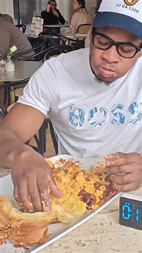 I underestimated this giant croissant challenge in Camden #croissant #camden #bigbite #pastry #eatingchallenge | JJ Da Lion