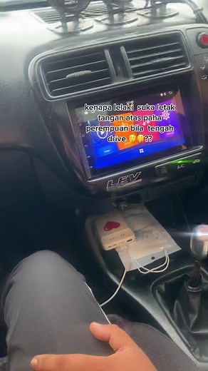 Reasons Why Men Like to Place Their Hands on Women's Thighs While Driving