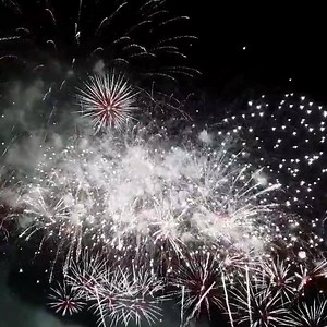 Fireworks finale above Edinburgh Castle this evening. Make sure the sound is on for the music as you view! Photos of the event at http://www.edinburghspotlight.com/2018/08/fireworks2018/ | Edinburgh Spotlight