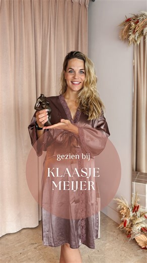 BellySisters | 3D zwangerschapsbeeldje on Instagram: "Wat mogen wij toch een leuke, gezellige vrouwen ontmoeten in onze studio’s - en daar is @klaasje_meijer er zeker één van 😍 Zwanger van haar eerste kindje 🩵 kwam ze bij ons in de studio in Alkmaar om deze periode vast te laten leggen ✨ Klaasje heeft gekozen voor de donkere Bronze Sister, in 17 cm. Benieuwd welke uitvoering dit is? Via de link in bio kom je terecht op de pagina van onze zwangerschapsbeelden 🔗 Heb je nog 