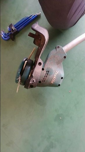 マキタ電動草刈り機MUR189Dの刃の交換の仕方