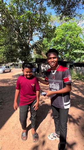 Sekali sekala berkongsi rezeki dengan adik adik kat kampung 🥰 #backtoschool #havocfoodfestivalbukitjalil