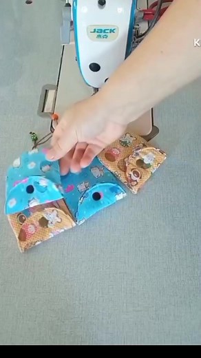 25K views · 242 reactions | Super Easy. How to sew a key bag. How to make keychains from fabric scraps. Fabric scraps make very cute keychains. #Reels #keychain #keychain #giftidea #Homemade souvenirs #homemade gifts #sewing #diy #handmade #scraps #fabric scraps #sewingideas #sewingprojects | Diy By.rutchanoo | Facebook