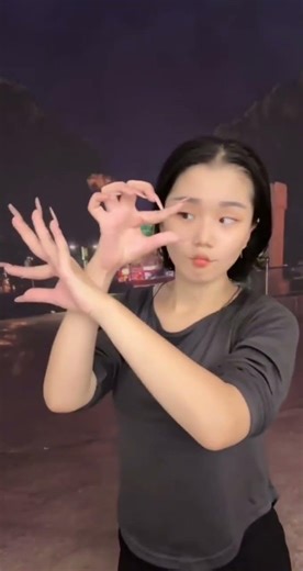 Birds Dance Finger Dance Cover Fengbao's Joyful Singing & Intricate Hand Movement Art Dance Short