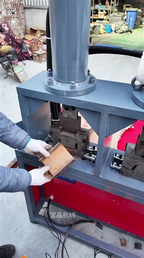 Three-station hydraulic punching and shearing machine. #ironwork #cutting #punching
