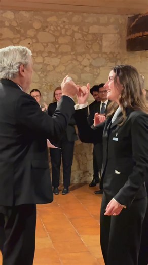La semaine dernière, nous avons eu l'honneur de célébrer le Baptême de Promotion de nos étudiants en dernière année de programme MBA au prestigieux Château Branaire-Ducru à Saint-Julien. 🍷 Un moment fort en émotions qui marque la fin de leurs 2 années de MBA à Vatel Bordeaux et le début d’une nouvelle étape vers leur avenir professionnel. ✨ 📸 Album photos en bio *** Last week, we had the honour of celebrating the Year Naming Ceremony of our final-year MBA program students at the prestigious Ch