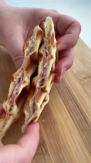 Käse Schinken Waffeln aus fertigen Brötchen teig, Waffel Rezept, Schnelle Rezepte, 5 Minuten waffeln