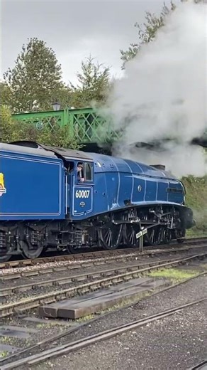 LNER A4 60007 ‘sir Nigel gresley’ leaving ropley station (the watercress line)