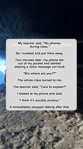 My phone betrayed me in class 😄📱