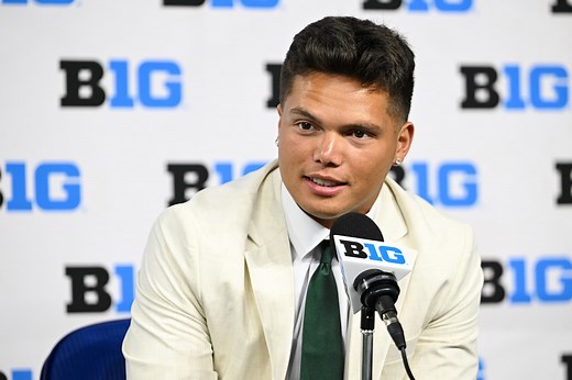 Oregon quarterback Dillon Gabriel gets engaged to longtime girlfriend Zoe Caswell